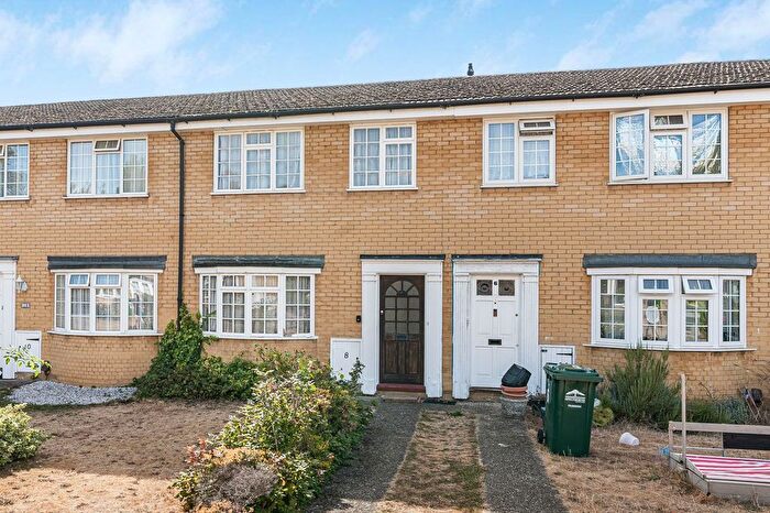 3 Bedroom Terraced House For Sale In Hawksway, Staines-Upon-Thames, TW18