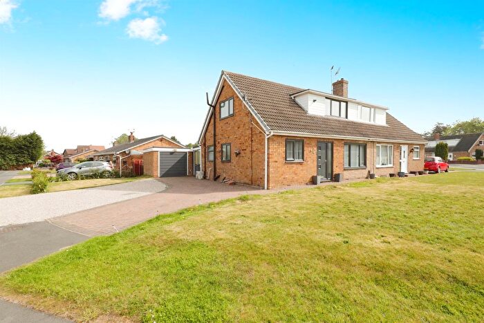 3 Bedroom Semi-detached Bungalow For Sale In Springfield Drive, Barlby, Selby, YO8