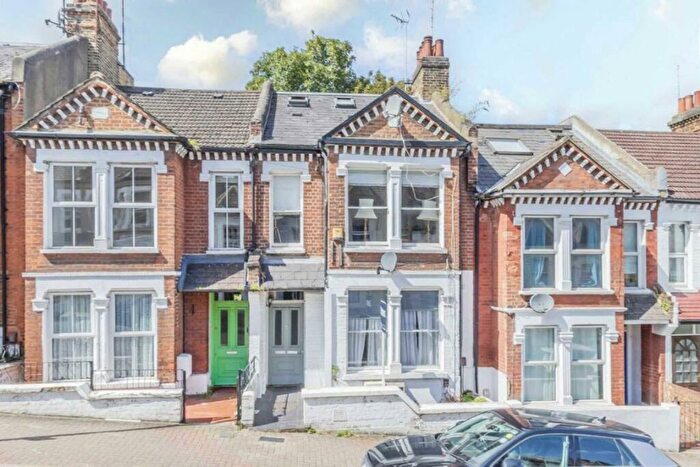 2 Bedroom Flat To Rent In Dorothy Road, London, SW11