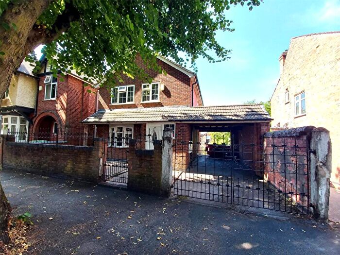 4 Bedroom House To Rent In Rolleston Drive, Lenton, NG7