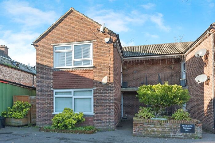 2 Bedroom Flat For Sale In Greatness Lane, Sevenoaks, TN14