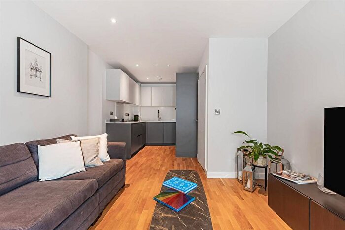 2 Bedroom Flat For Sale In York Road, Battersea, London, SW11