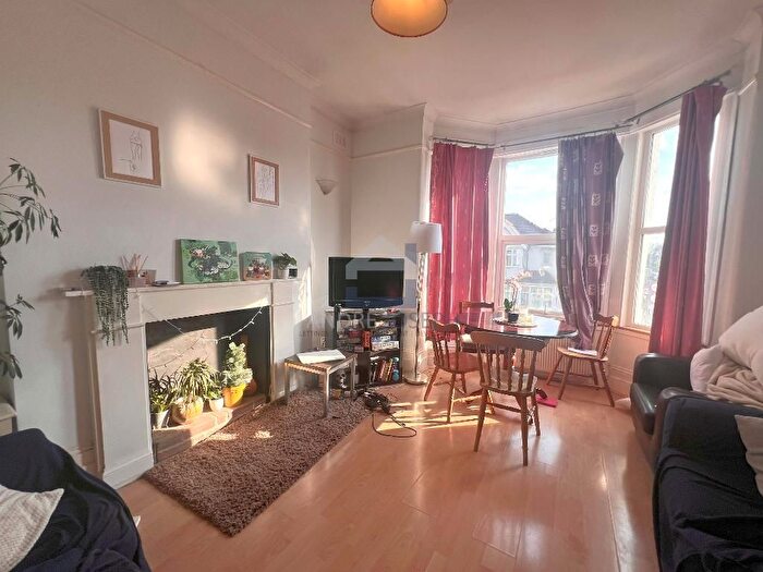 2 Bedroom Flat To Rent In Tooting Bec, Tooting Bec, London, SW17