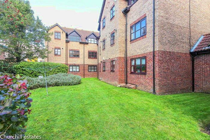 2 Bedroom Flat To Rent In The Croft, Loughton IG10