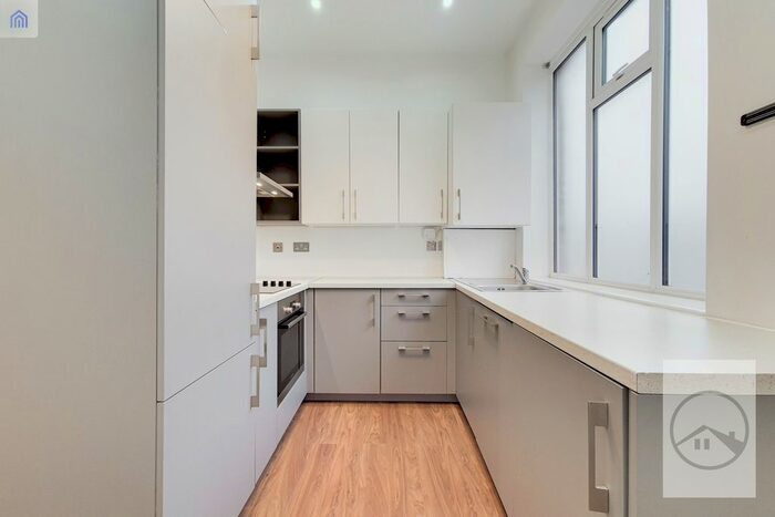 2 Bedroom Flat To Rent In The Cut, Waterloo SE1