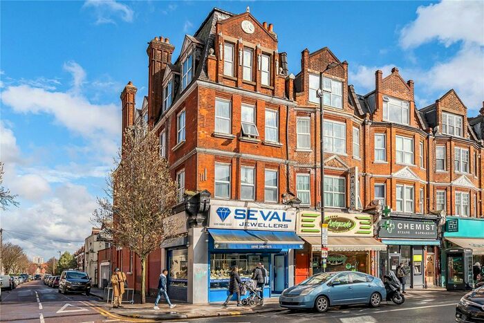 4 Bedroom Flat To Rent In Grand Parade, Green Lanes, London, N4