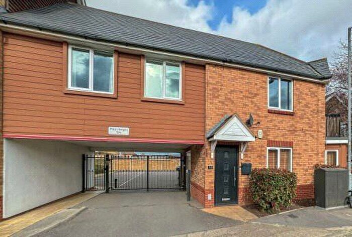2 Bedroom Flat To Rent In Southend Road, Stanford-Le-Hope, Essex, SS17