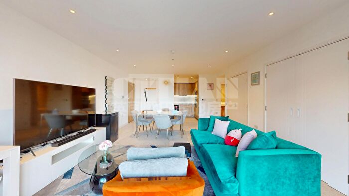 3 Bedroom Apartment To Rent In Georgette Apartments, Sidney Street, London, Uk, E1