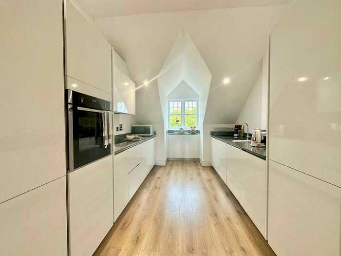 3 Bedroom Apartment To Rent In London Road, Aston Clinton, Aylesbury, HP22