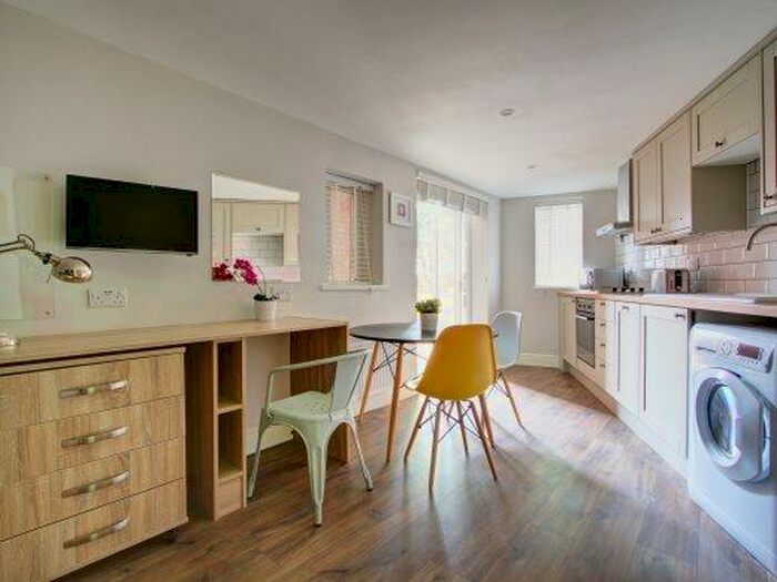 1 Bedroom Flat To Rent In Park View, City Centre, Nottingham, NG1