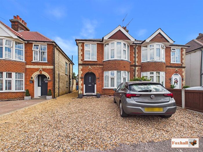3 Bedroom Semi-Detached House For Sale In Elmhurst Drive, Ipswich, IP3