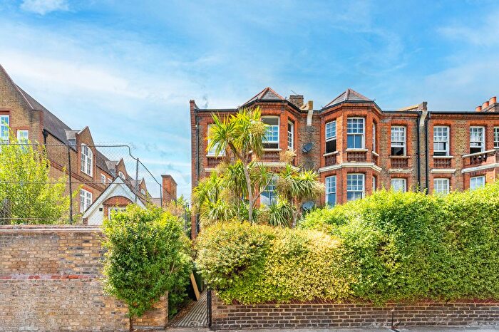2 Bedroom Flat To Rent In Hackford Road, Oval, London, SW9