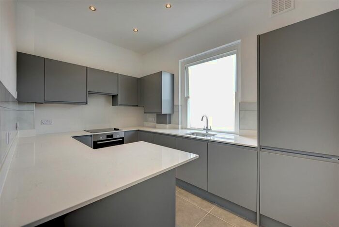 3 Bedroom Flat To Rent In Kings Road, London, SW10
