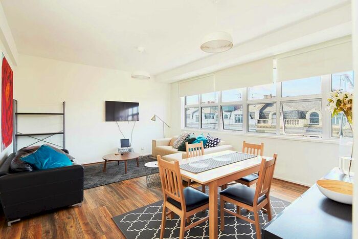 4 Bedroom Flat To Rent In Earl`S Court Road, Earls Court, SW5