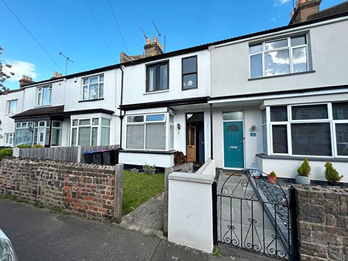 1 Bedroom Apartment For Sale In A Lonsdale Road, Southend-on-Sea, SS2