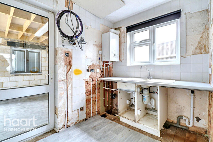 4 Bedroom Semi-Detached House For Sale In Squirrels Heath Lane, Hornchurch, RM11