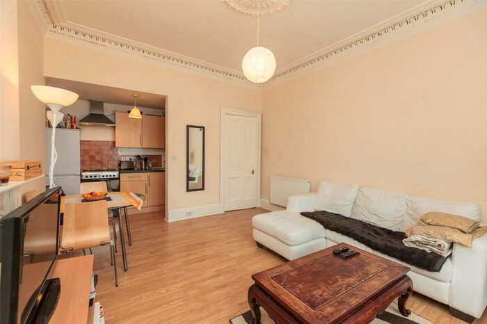 2 Bedroom Flat To Rent In Newton Street, Edinburgh, EH11