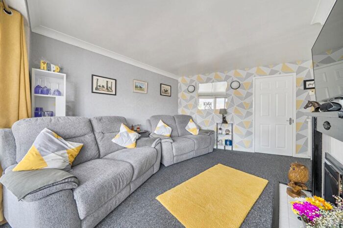 2 Bedroom Flat For Sale In Cecil Avenue, Buchanfield Cecil Avenue, SP2
