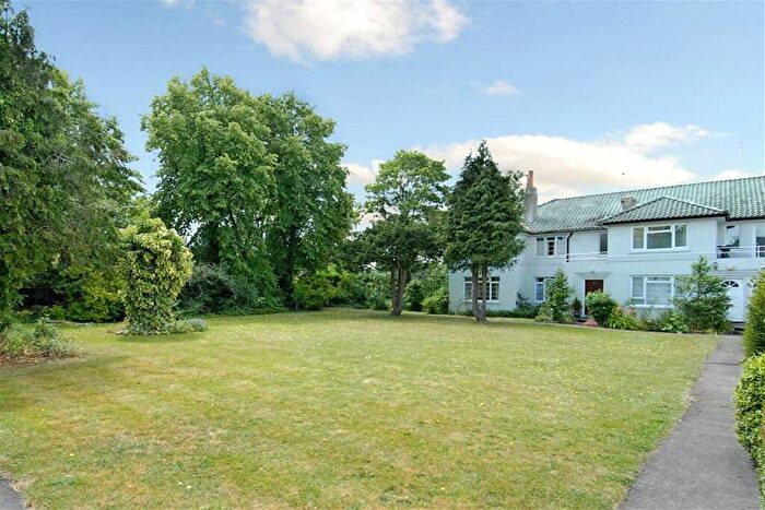 3 Bedroom Apartment To Rent In Florida Court, Bath Road, Reading, RG1