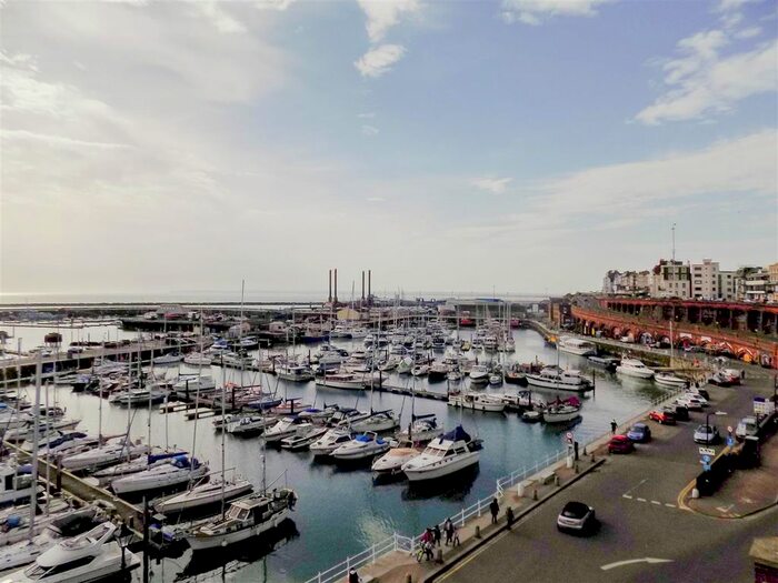 2 Bedroom Flat To Rent In Harbour Parade, Ramsgate, CT11