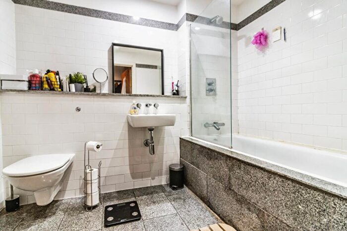 1 Bedroom Apartment For Sale In Isaac Way, Ancoats, Manchester, M4