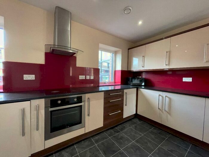 6 Bedroom Apartment To Rent In Apt, Ecclesall Road, S11