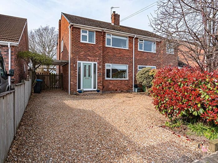 3 Bedroom Semi Detached House For Sale In Grovemount, Davenham, Northwich, CW9