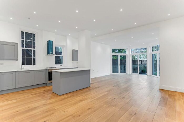 4 Bedroom Apartment To Rent In Canfield Gardens, South Hampstead, NW6