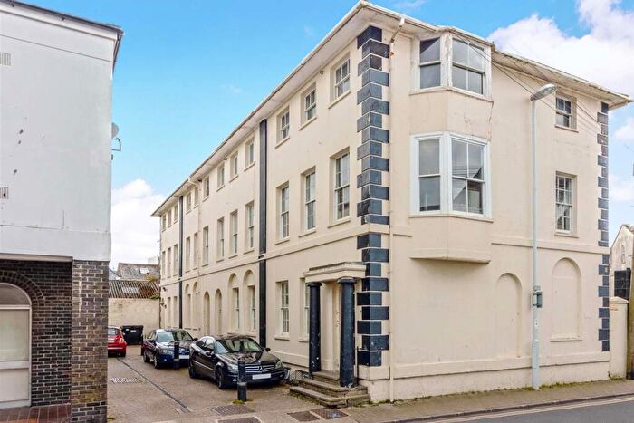 2 Bedroom Flat To Rent In Caledonian Place, Worthing Town Centre, BN11
