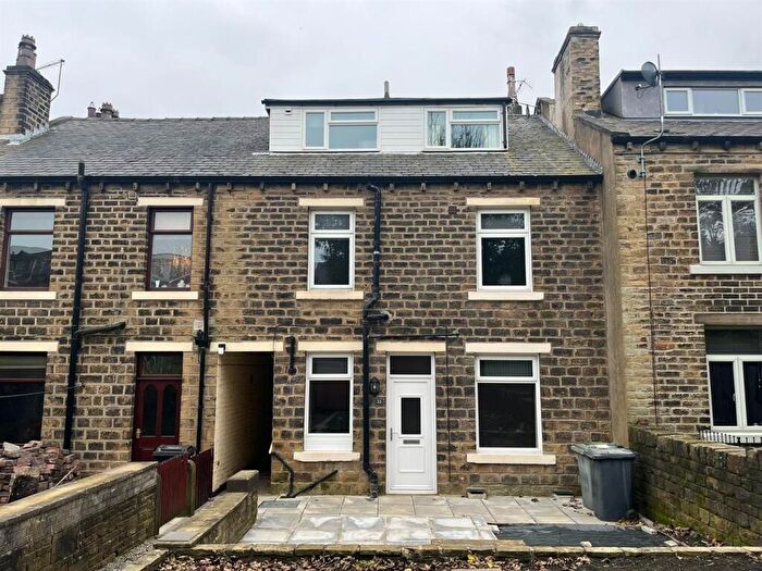 3 Bedroom Terraced House To Rent In Grasscroft Road, Marsh, HD1