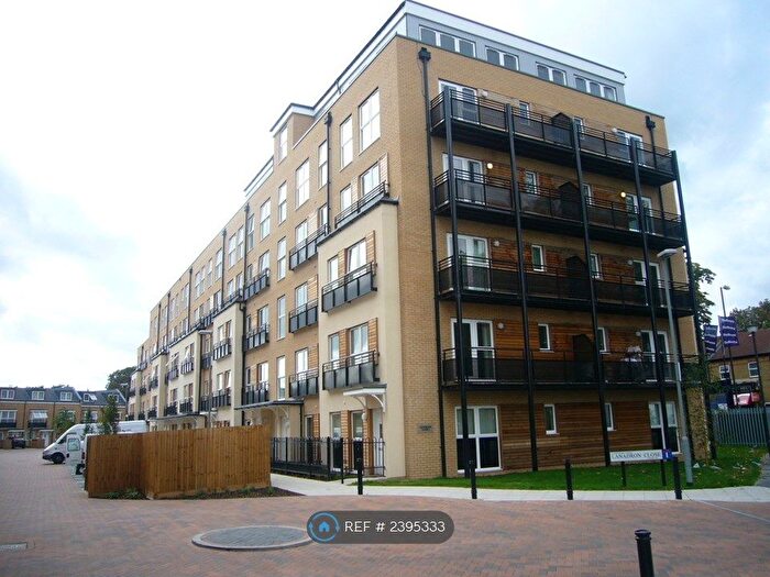 2 Bedroom Flat To Rent In Greenbank Court, London, TW7