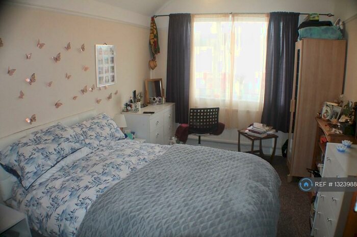 1 Bedroom Flat To Rent In Worplesdon Road, Guildford, GU2