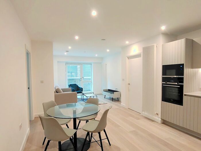 2 Bedroom Flat To Rent In Western Gateway, London, E16