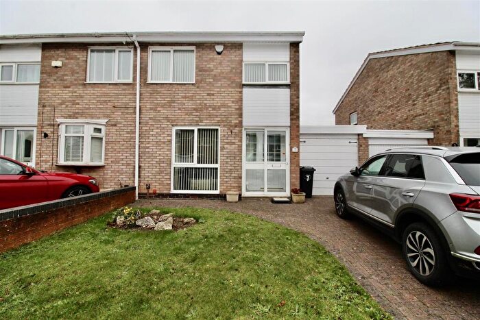 3 Bedroom Semi-Detached House For Sale In Chilham Drive, Chelsmley Wood, Birmingham, B37