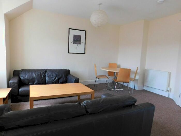2 Bedroom Flat To Rent In Upper Craigs, Stirling Town, Stirling, FK8