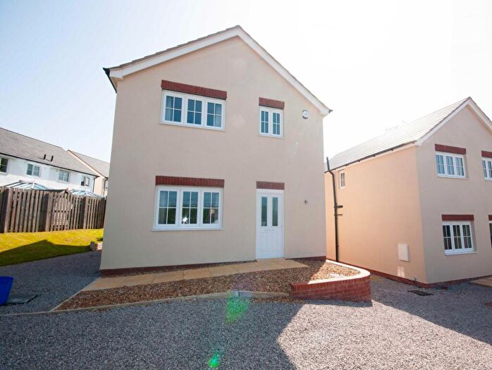 3 Bedroom Detached House To Rent In Clos Y Goron, Lixwm, CH8