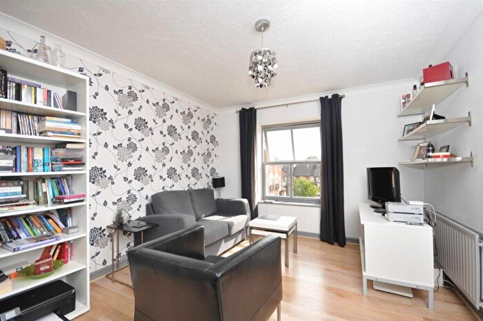2 Bedroom Flat To Rent In Kennet Square, Mitcham, CR4
