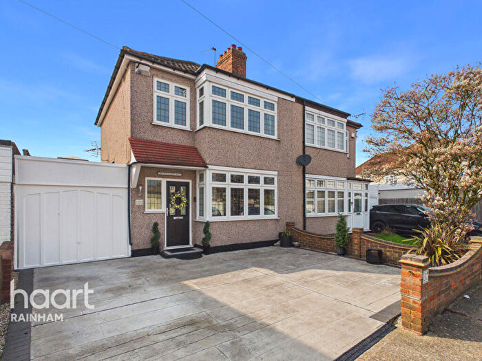 3 Bedroom Semi Detached House For Sale In Martin Drive, Rainham, RM13