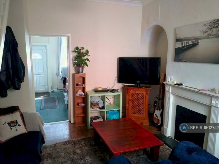 2 Bedroom Terraced House To Rent In Park Lane, Macclesfield, SK11