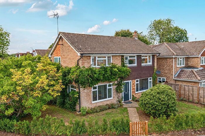 4 Bedroom Detached House For Sale In Avenue Road, Cranleigh, GU6