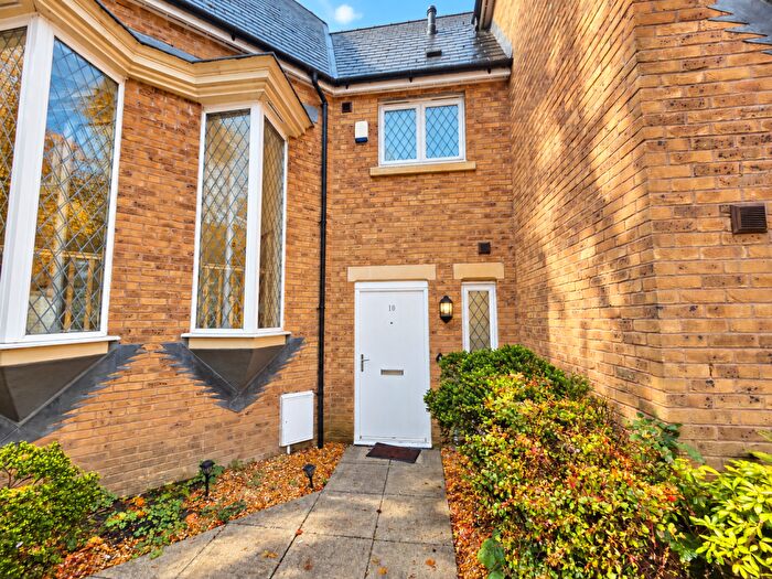 2 Bedroom Mews To Rent In Reeceton Gardens, Bolton, BL1