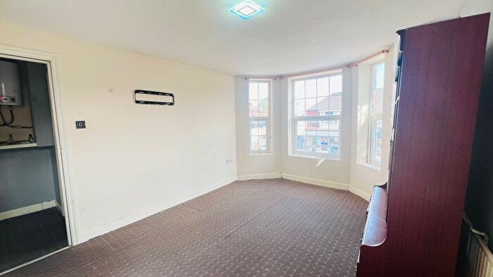 1 Bedroom Flat To Rent In High Street North, Dunstable, LU6