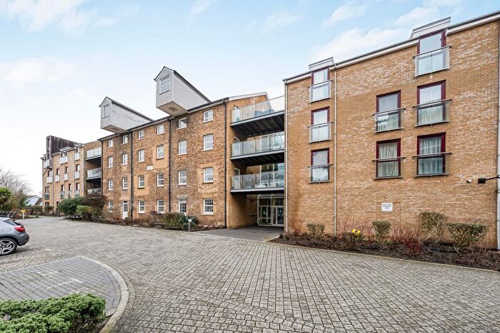 2 Bedroom Flat For Sale In Kings Mill Way, Denham, Uxbridge, UB9