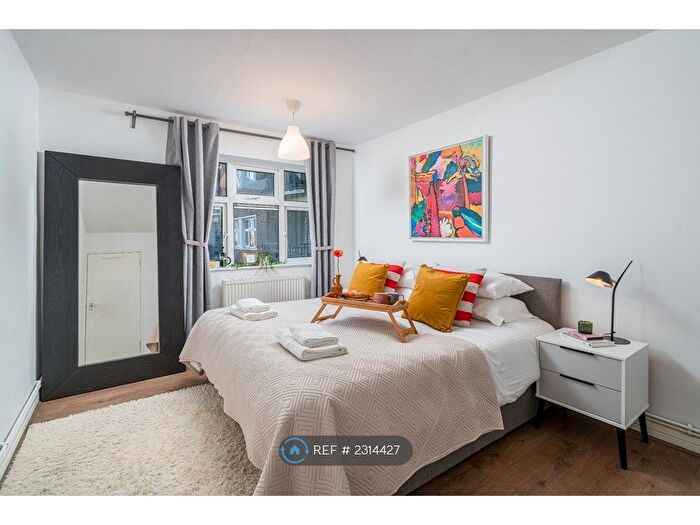 3 Bedroom Flat To Rent In Broomhill Road, Woodford Green, IG8