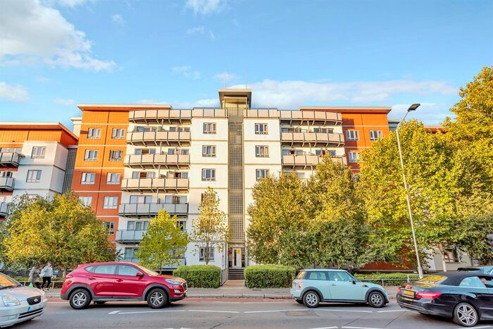 2 Bedroom Flat To Rent In Crossway Point, Norwood Road, Reading, RG1