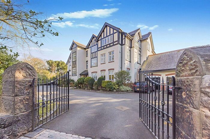 2 Bedroom Flat For Sale In Harrop Road, Hale, WA15