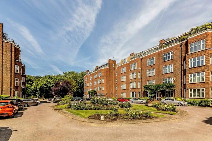 4 Bedroom Flat To Rent In Putney Hill, London, SW15