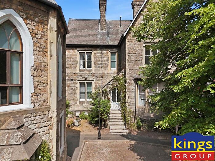 2 Bedroom Flat For Sale In St James Court, Edmonton, N18