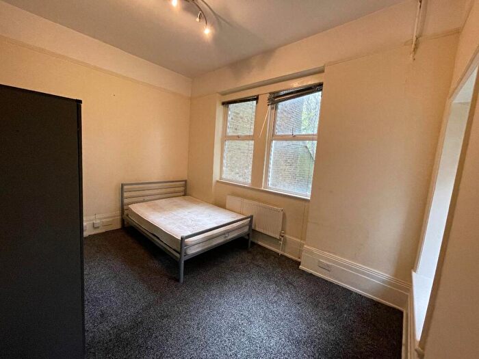 Flat To Rent In Birdhurst Road, South Croydon, CR2