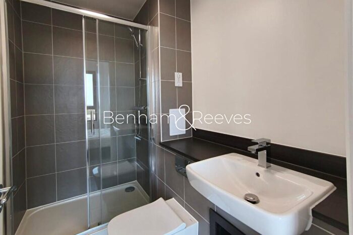 2 Bedroom Flat To Rent In Bermondsey Heights, London, SE15